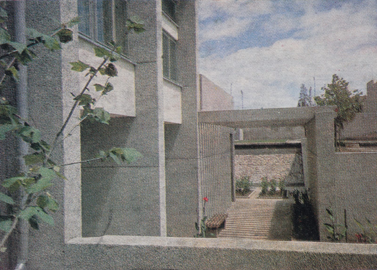 Overview of the embassy premises, garden and living quarters as seen from the reception halls, photo Michał Gutt. Architektura 1971, no. 8, p. 315, 316 and 317 Association of Polish Architects (SARP) Library